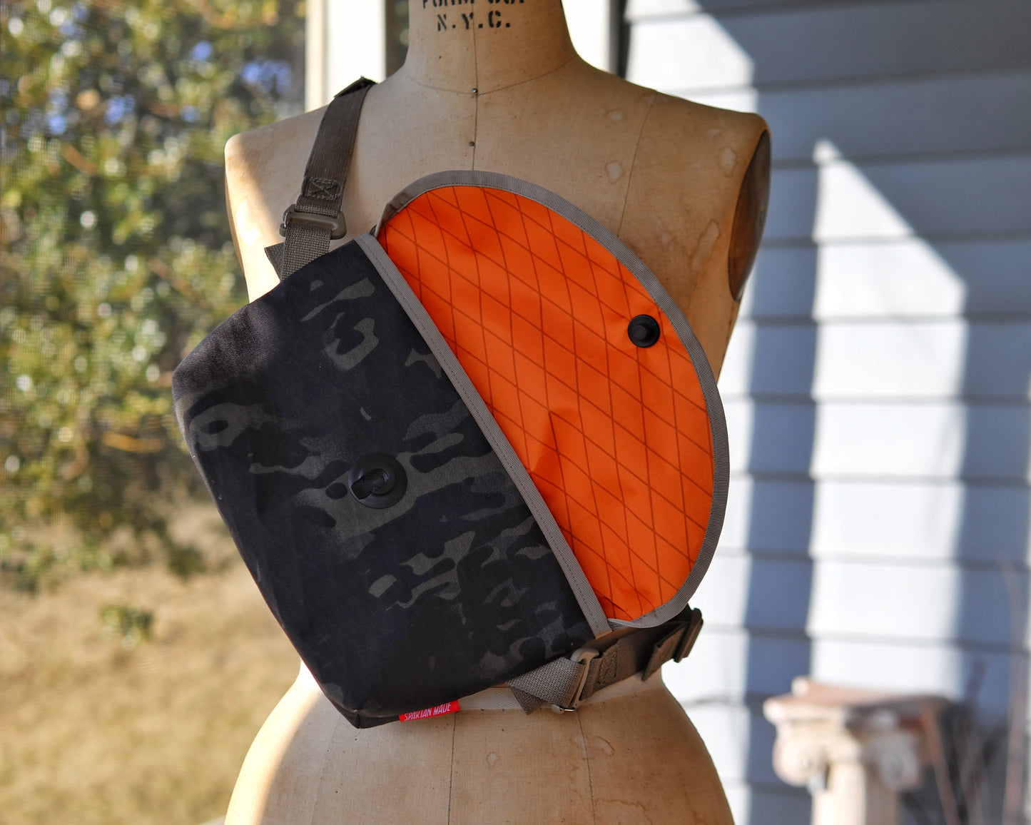 Sling Bag in Black Multicam