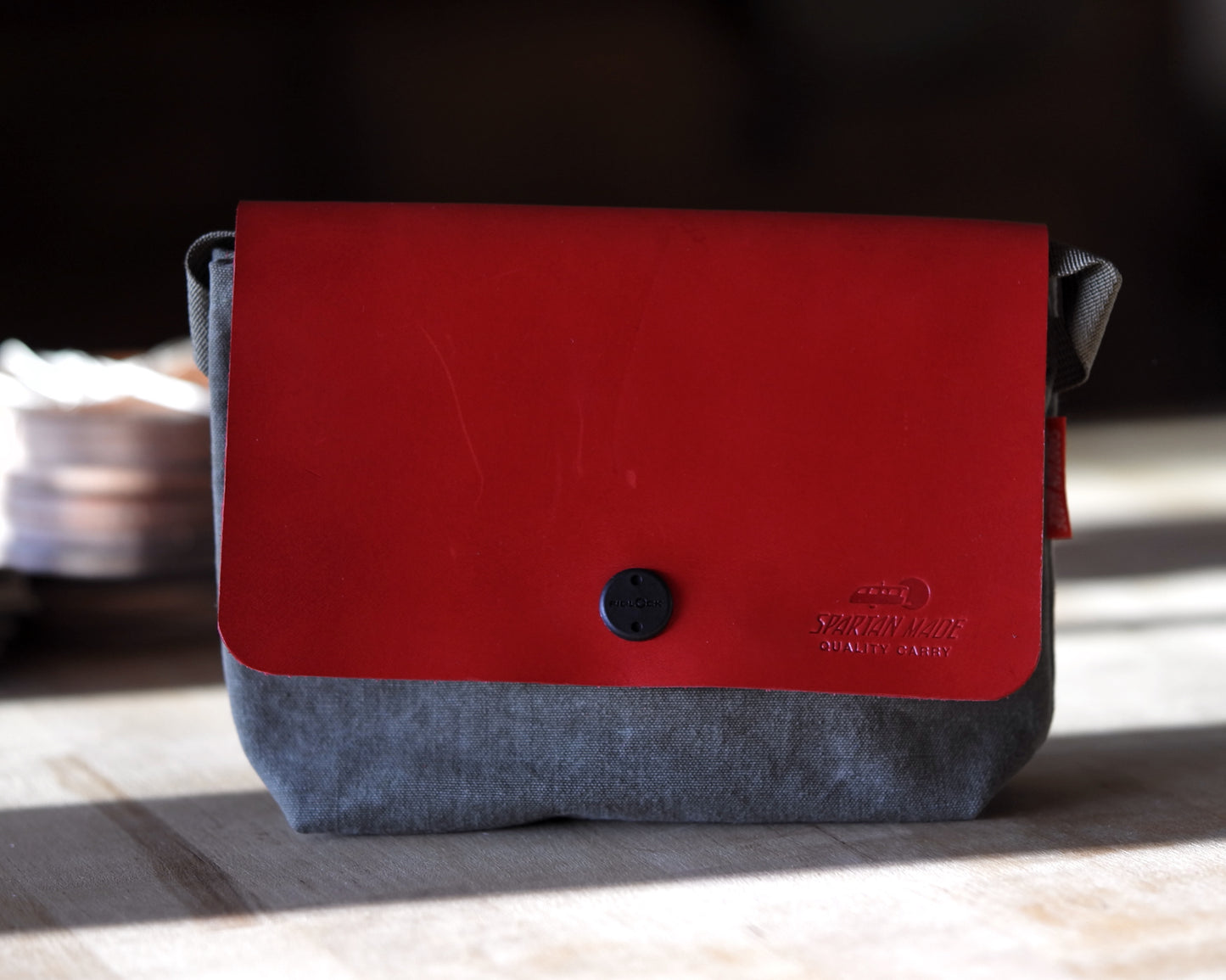 Sacoche in Red/Olive