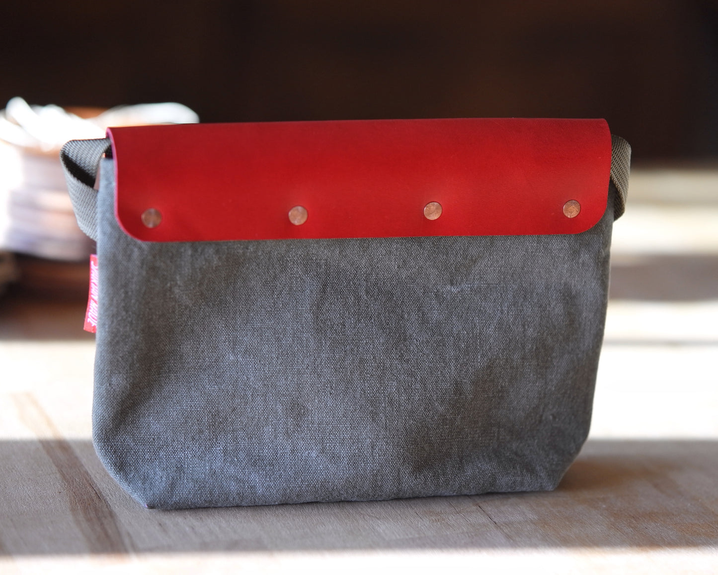 Sacoche in Red/Olive