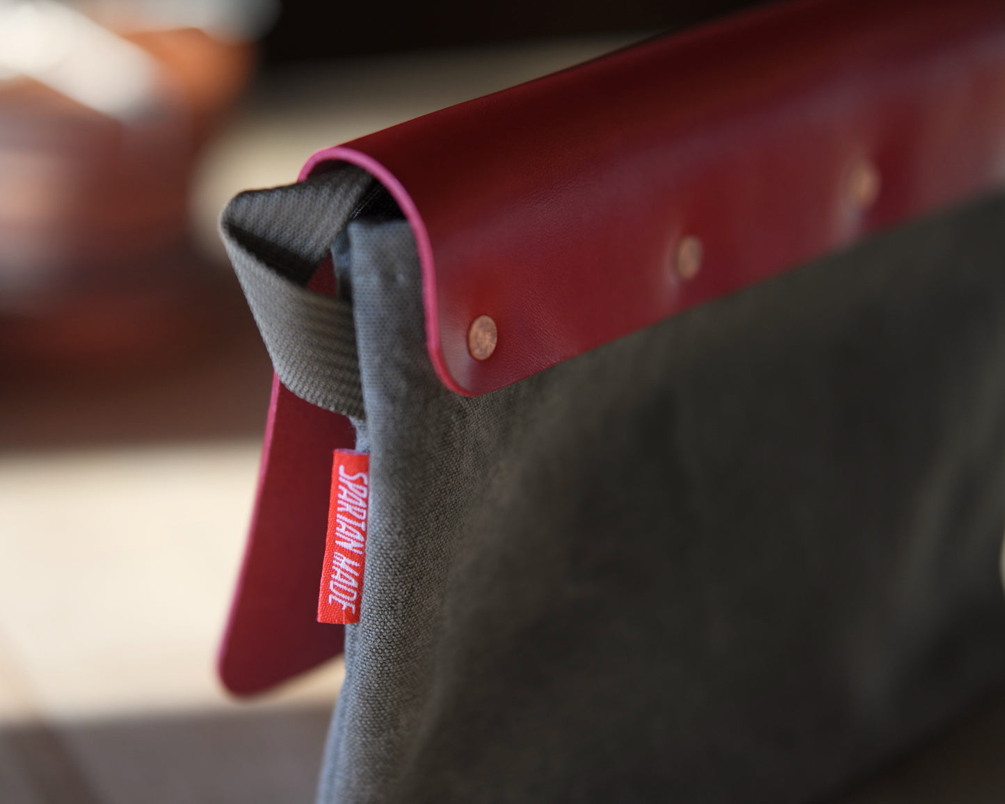 Sacoche in Red/Olive
