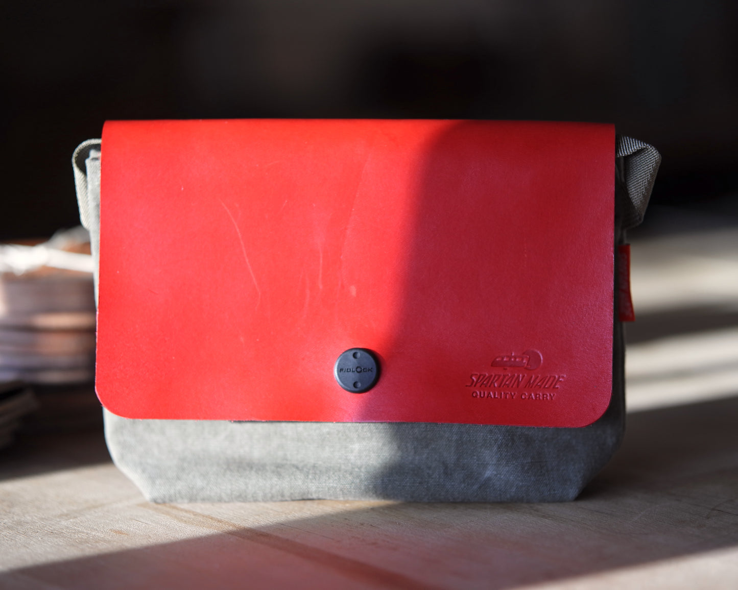 Sacoche in Red/Olive
