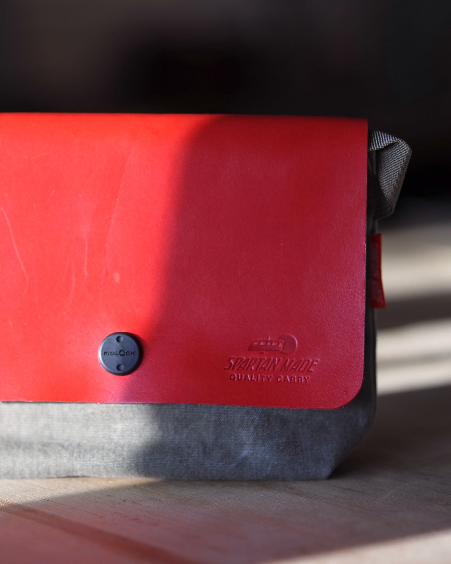 Sacoche in Red/Olive