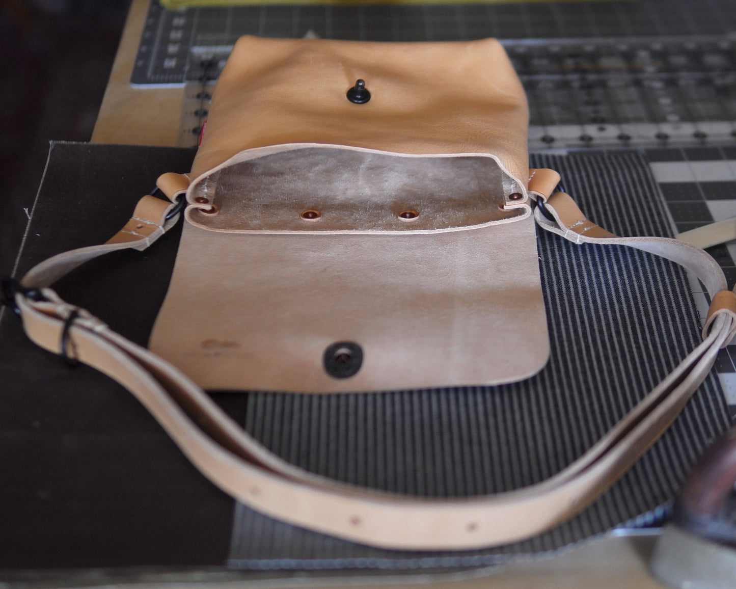 Sacoche in Natural Leather