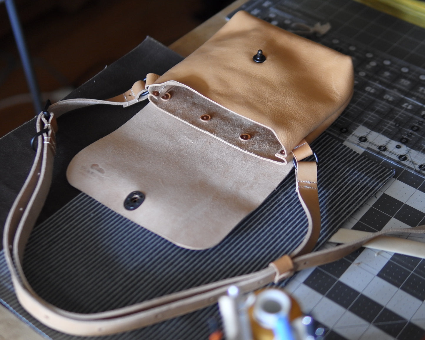 Sacoche in Natural Leather