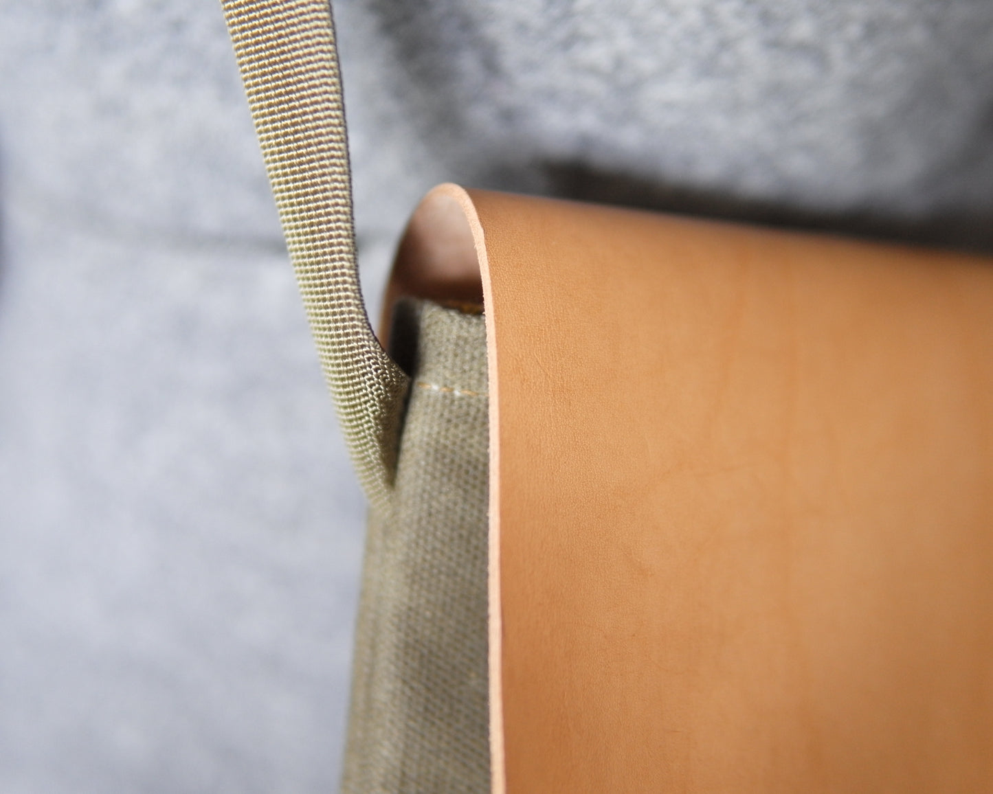 Sacoche in Natural/Olive