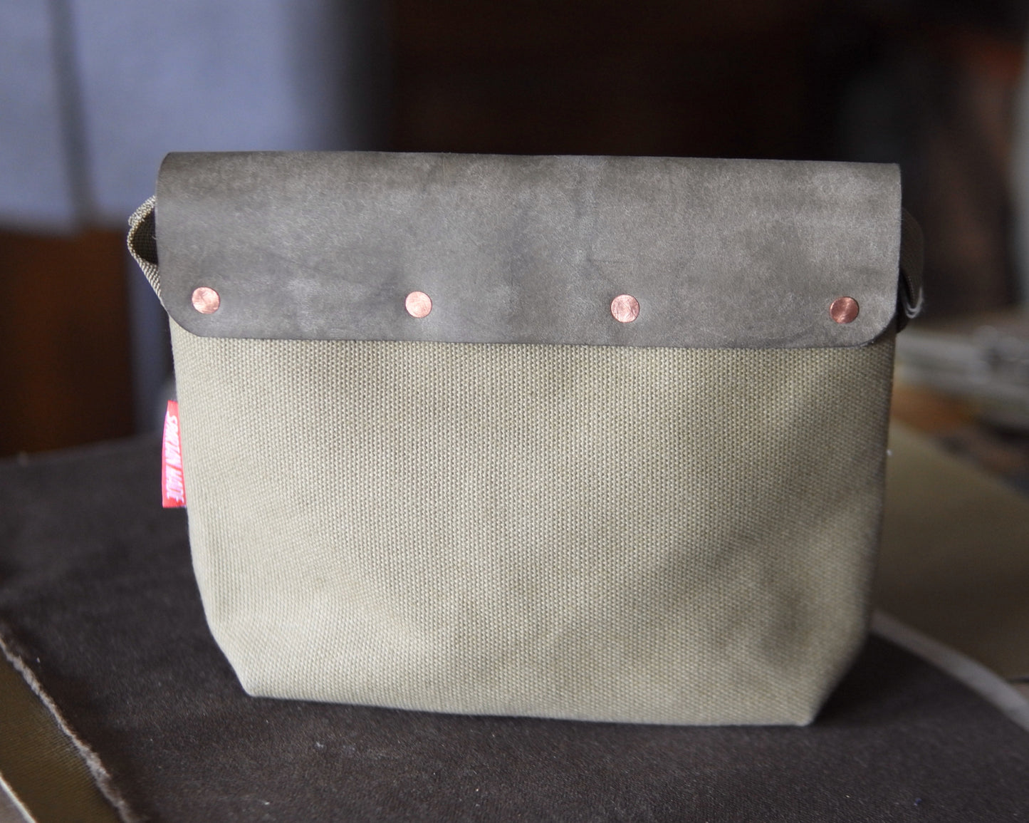 Sacoche in Grey/ Light Olive