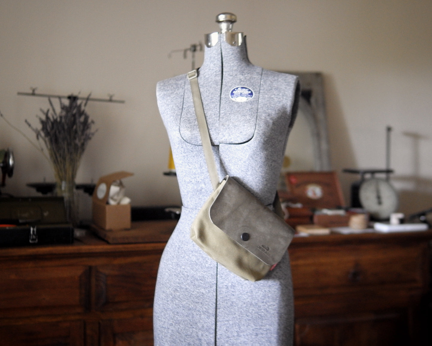 Sacoche in Grey/ Light Olive