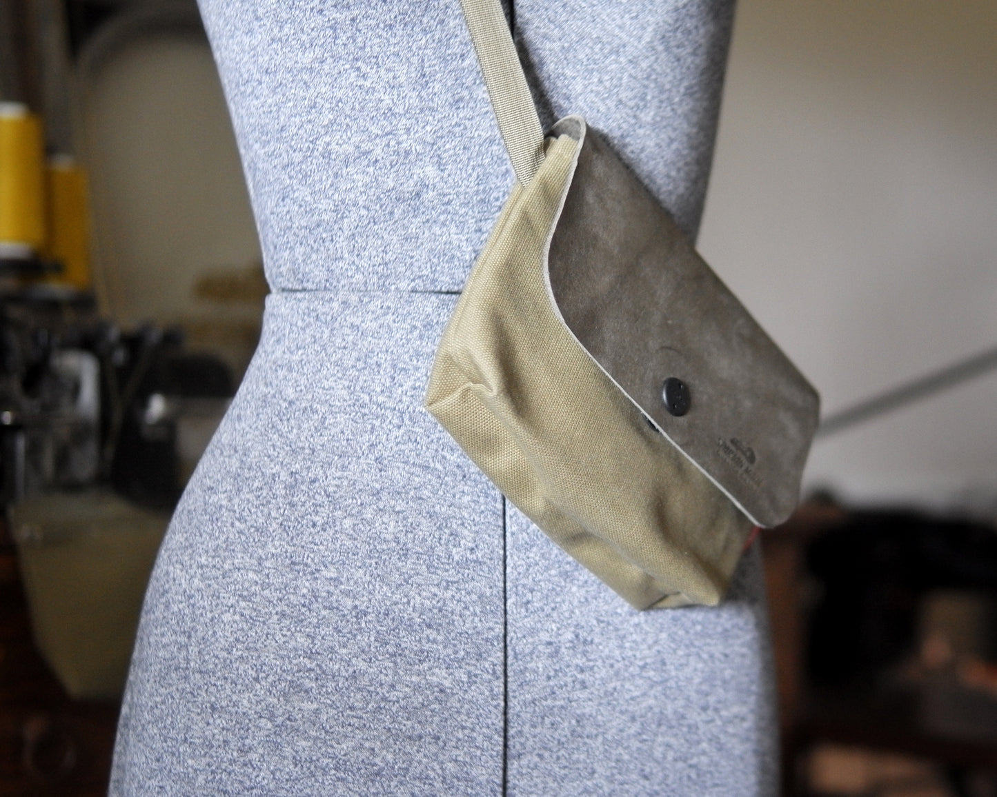 Sacoche in Grey/ Light Olive