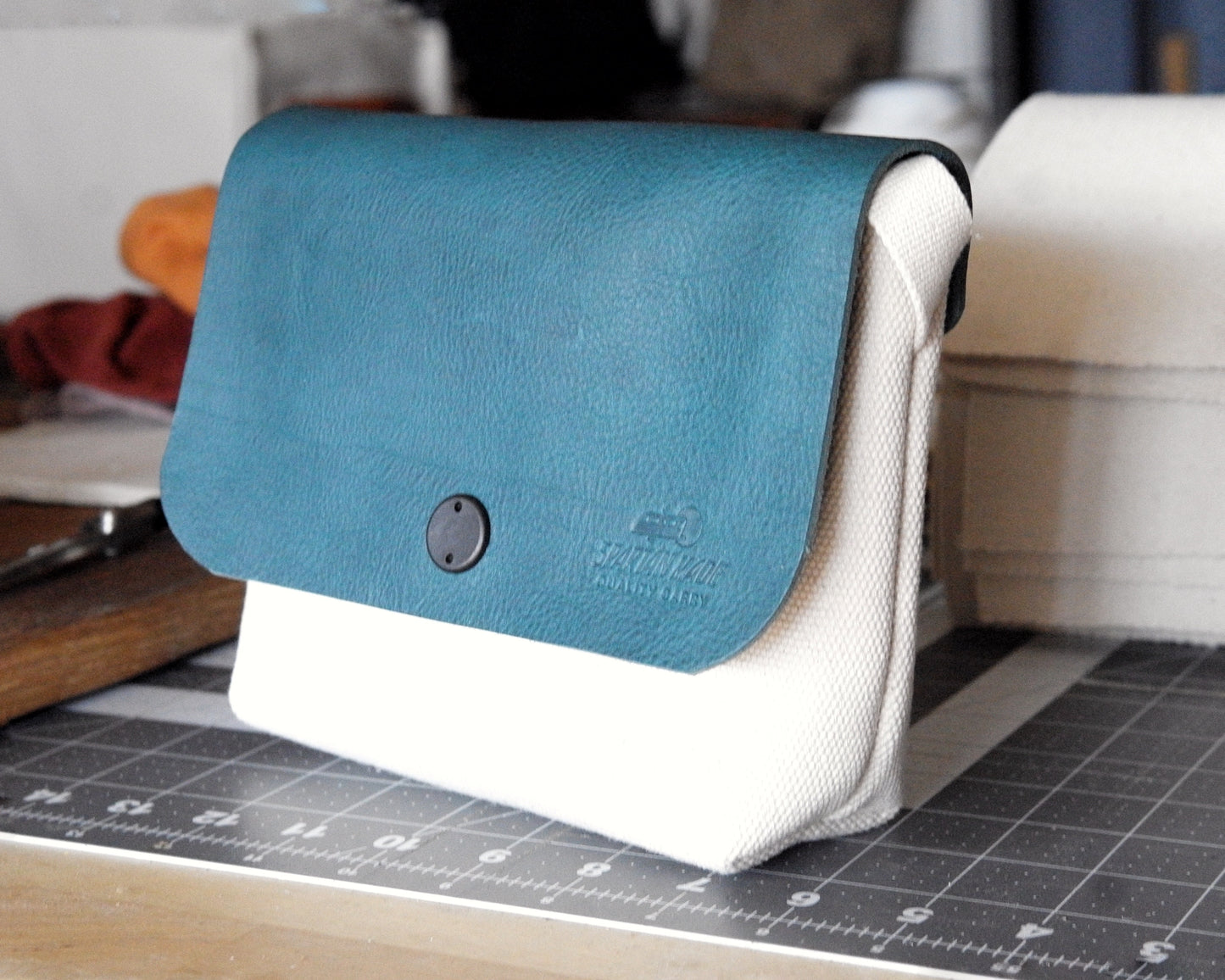 Sacoche in Teal/White
