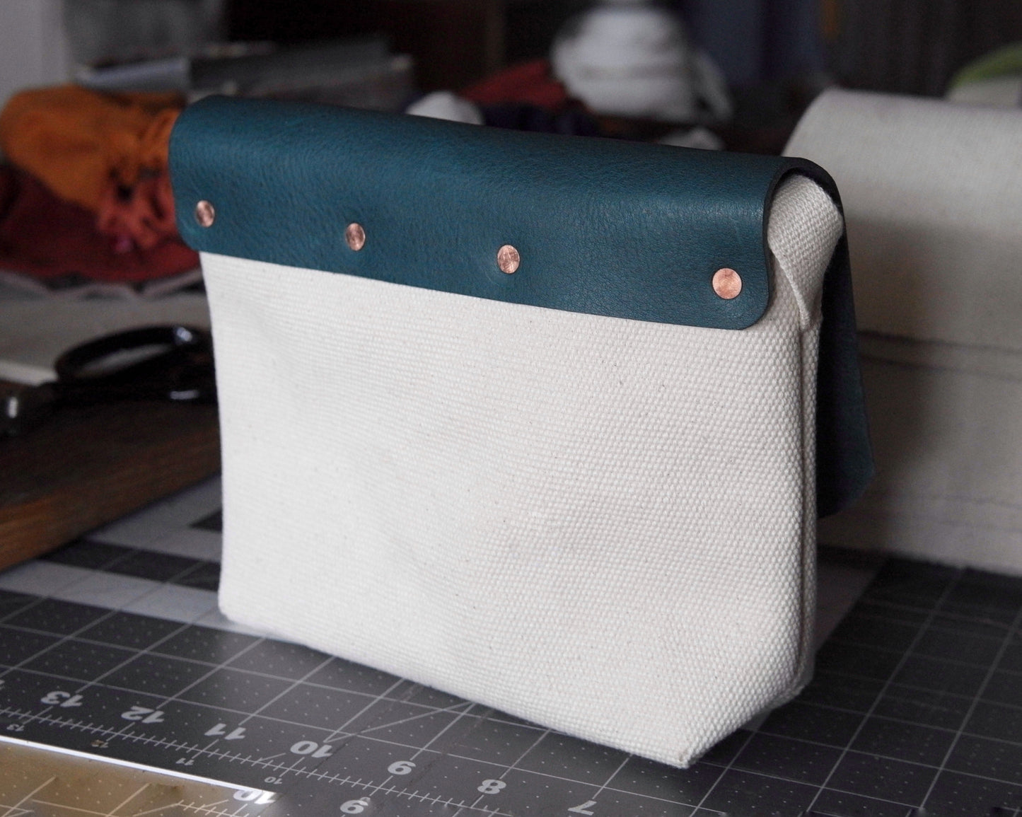 Sacoche in Teal/White