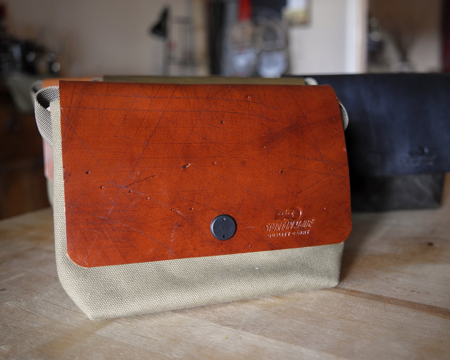 Sacoche in Etruscan Brown/Olive