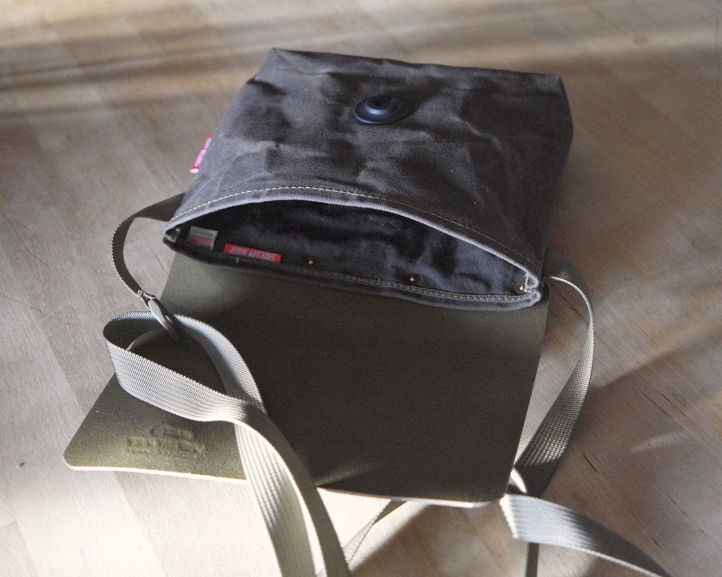 Sacoche in Olive/Dark Olive