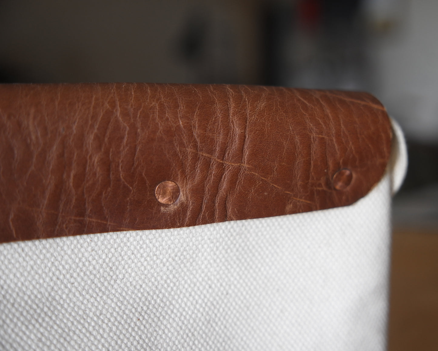 Sacoche in Brown/White