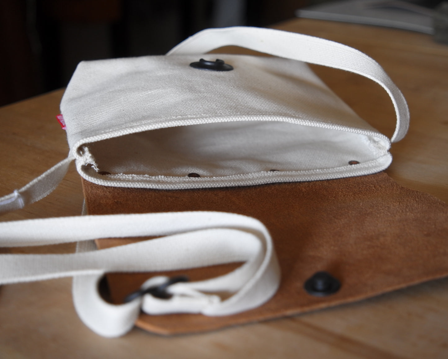 Sacoche in Brown/White