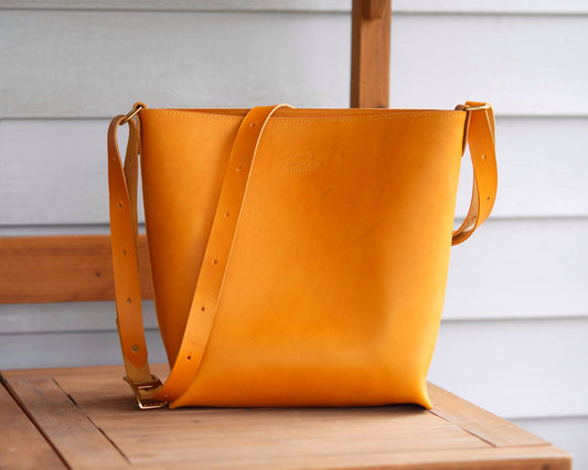 Station Tote in Buttero Goldenrod