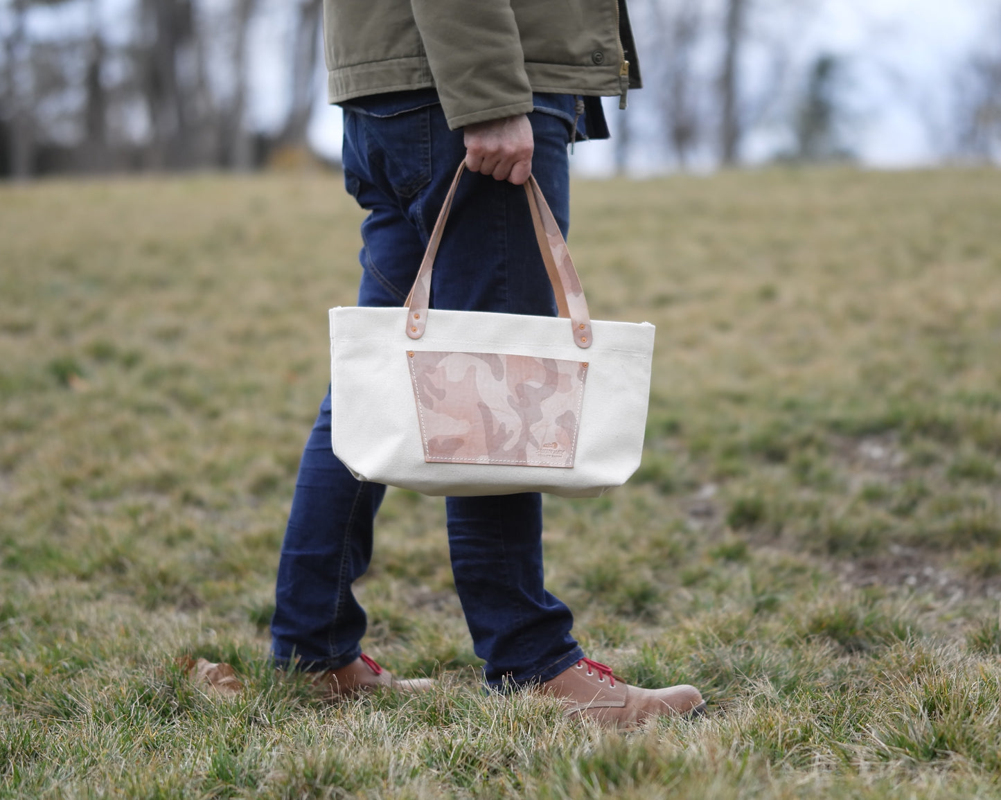 Market Tote with Zipper in Ghost Camo