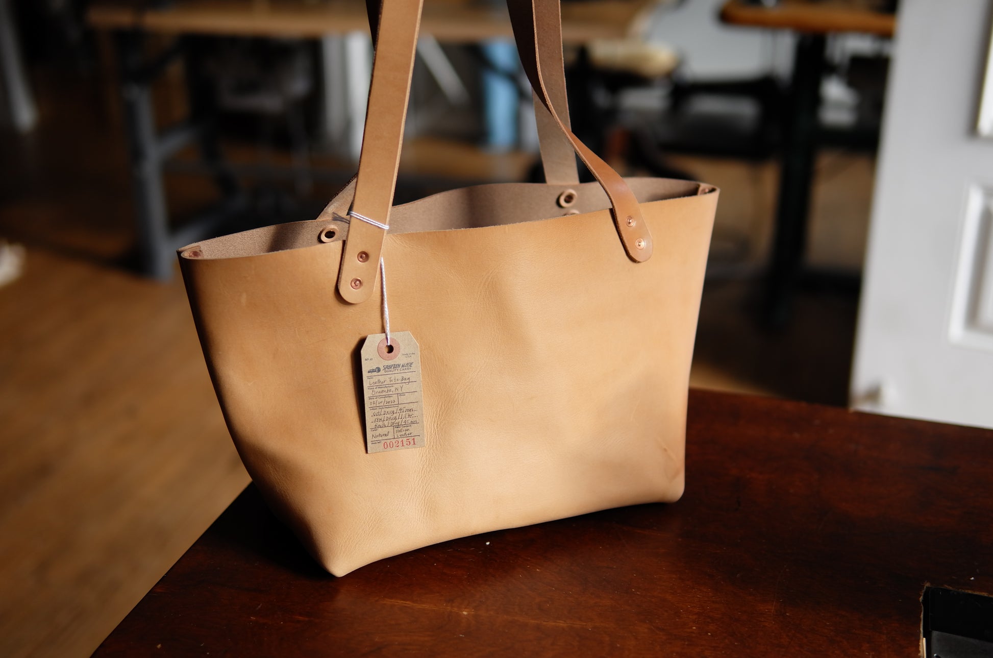 Tote V bag made of Vacchetta leather