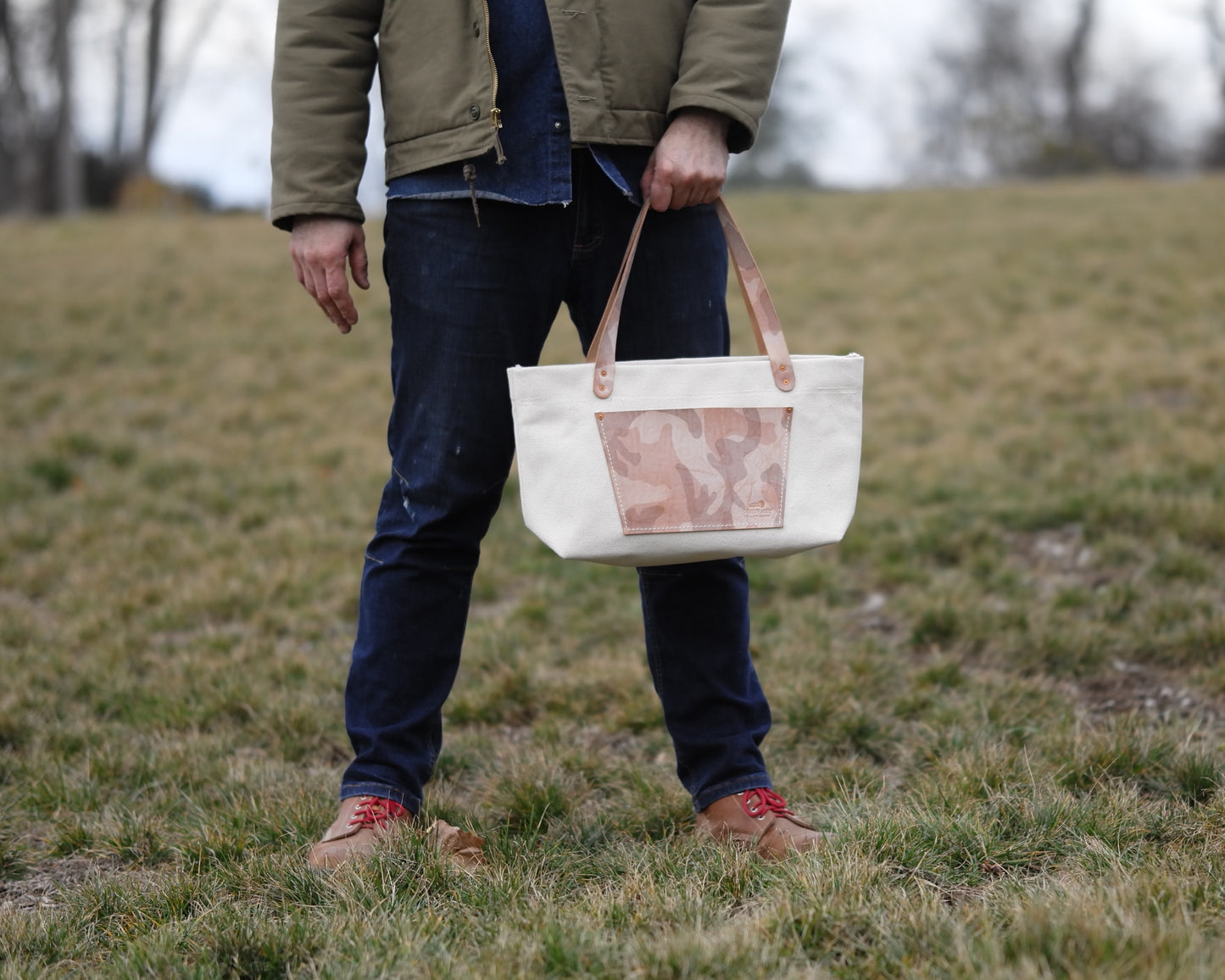 Market Tote with Zipper in Ghost Camo
